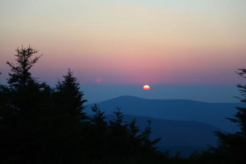 <img500*333:stuff/Sunrise_on_Earth_Day_from_Spruce_Knob.jpg>