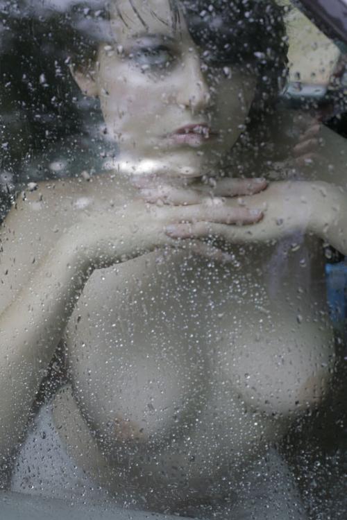 <img500*750:stuff/The_Window_in_the_Rain.jpg>