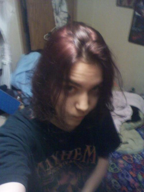 <img500*666:stuff/new_hair_and_a_messy_room.jpg>